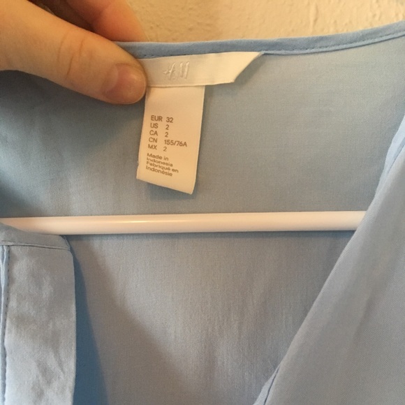 ✨3 for 15✨ H&M button-down shirt dress - Picture 5 of 7